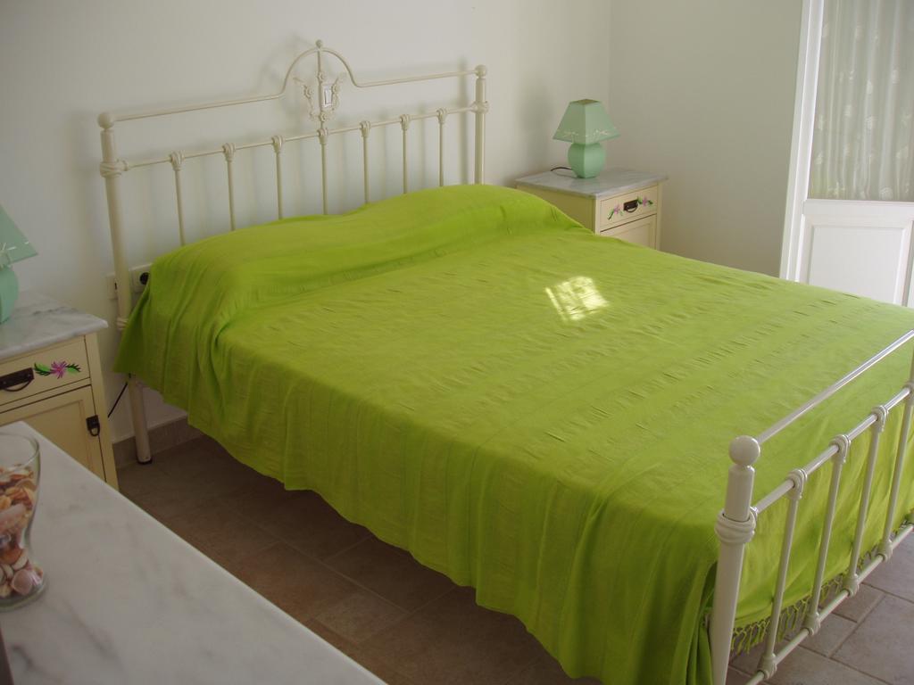 Helena'S Apartments Manganari Chambre photo