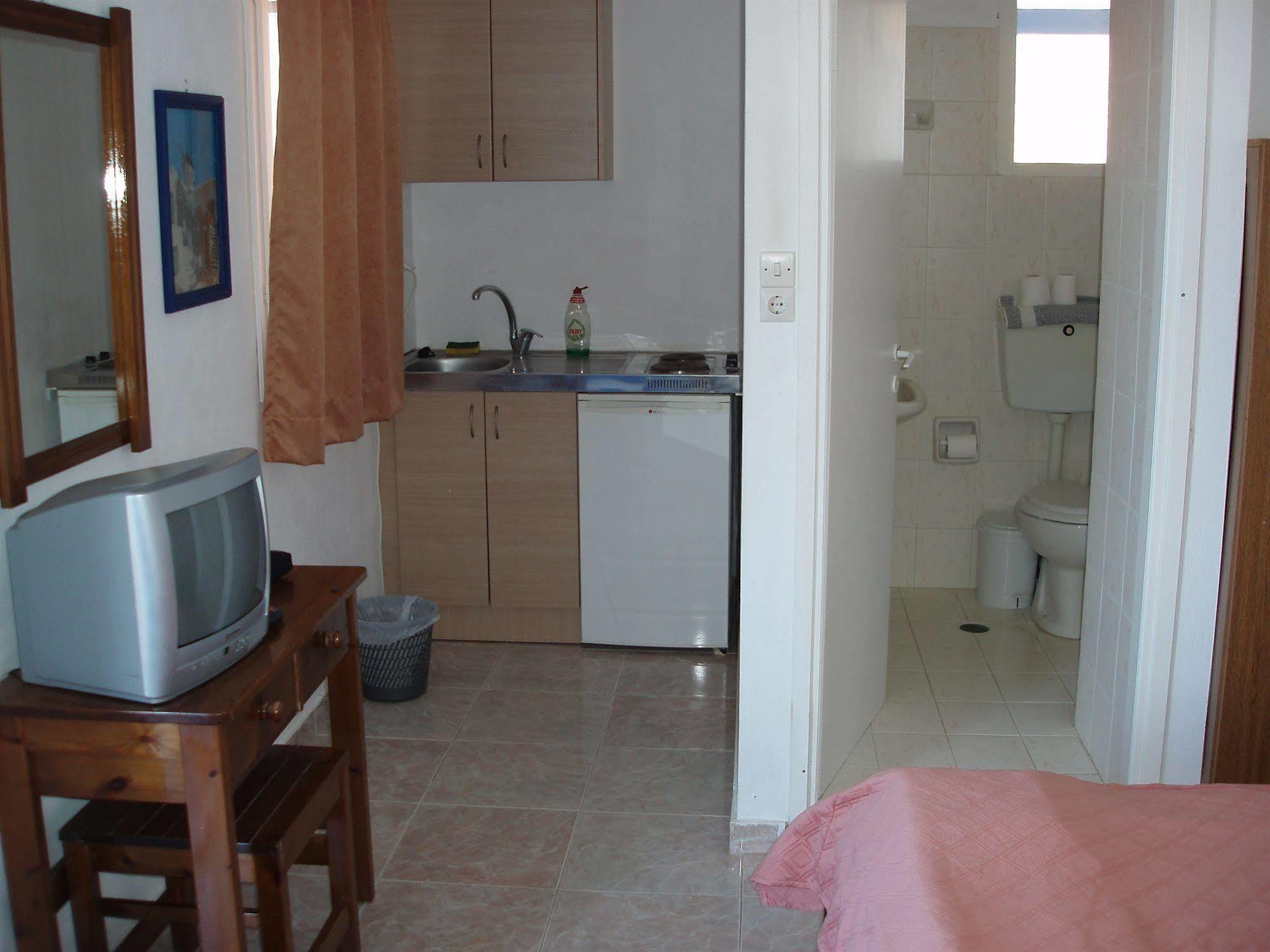 Helena'S Apartments Manganari Extérieur photo