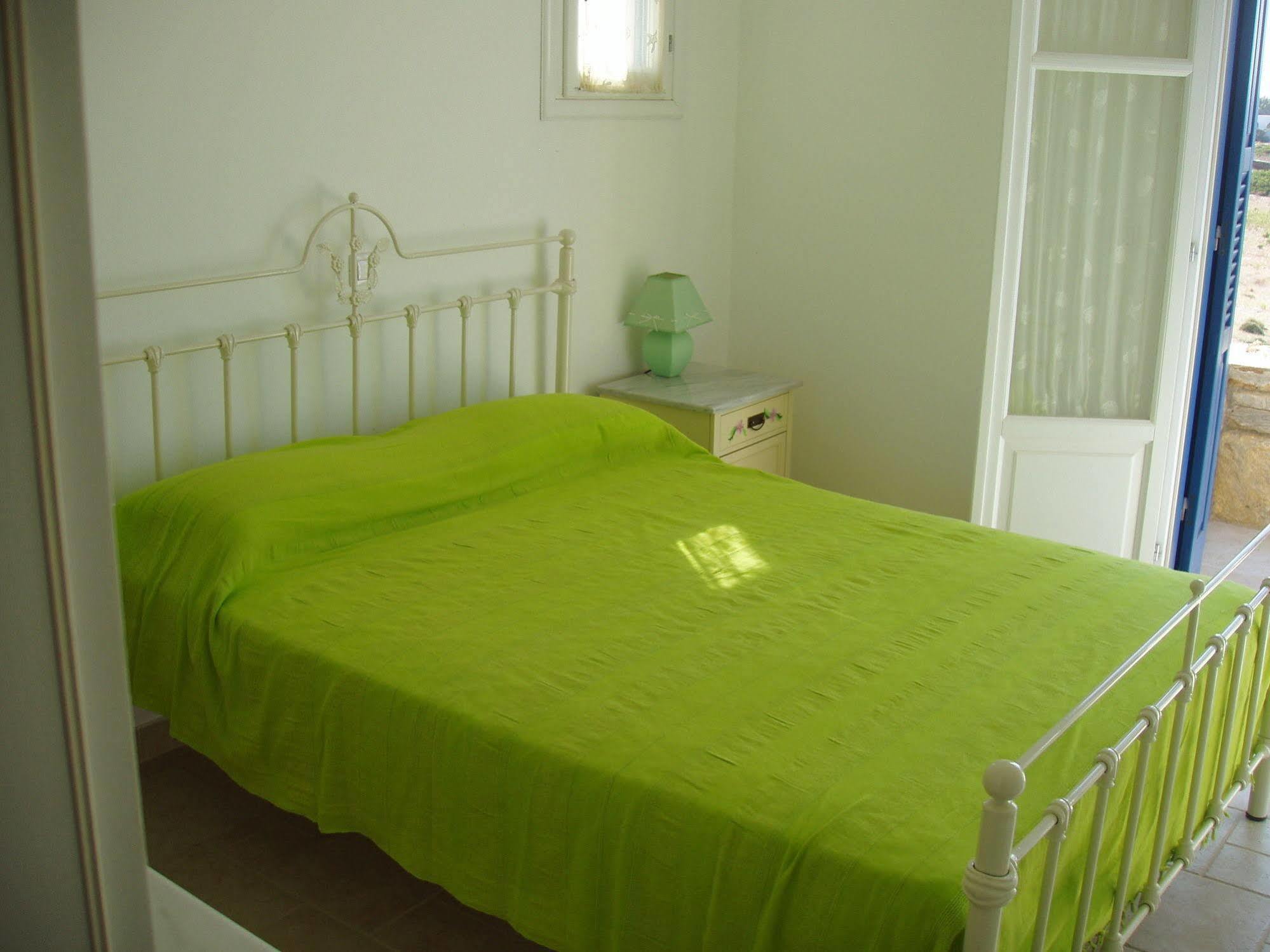 Helena'S Apartments Manganari Extérieur photo